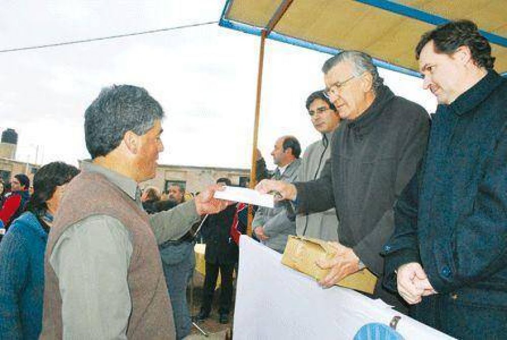 El gobernador Gioja anunci� :