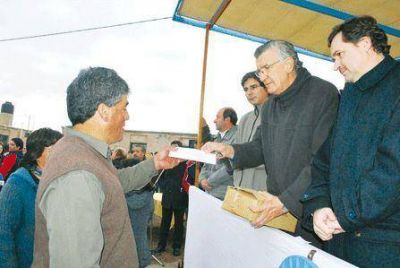 El gobernador Gioja anunci� :