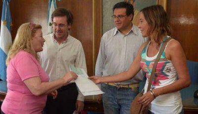 Desarrollo Social entreg� fondos para 25 proyectos productivos