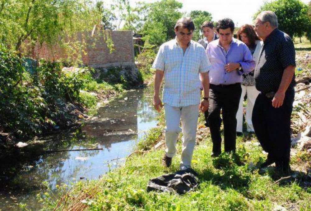 Junto a Guti�rrez, Arl�a anunci� que el 4 de diciembre se abrir� los sobres de la concursa de precios para construir el Tercer Carril de la Autopista 
