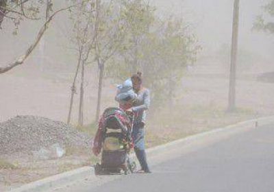 Suspensi�n de clases, �rboles y postes ca�dos en varias ciudades 