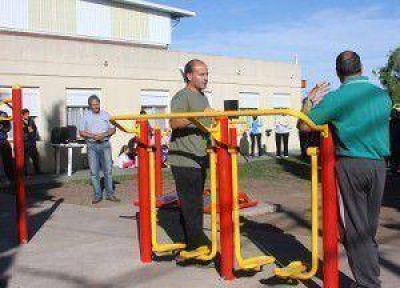 Inauguran plaza en el Polideportivo comunal