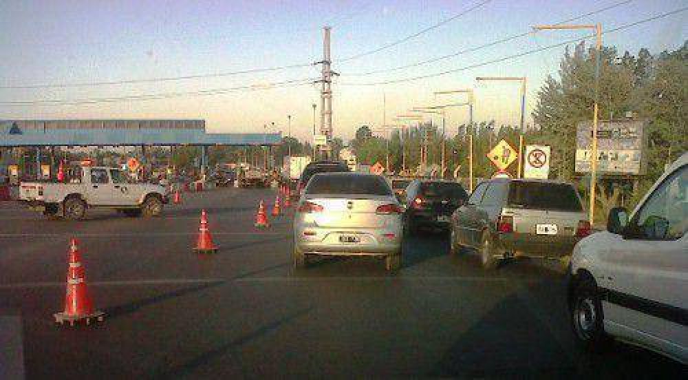 Peque�o grupo de camioneros bloque� los puentes