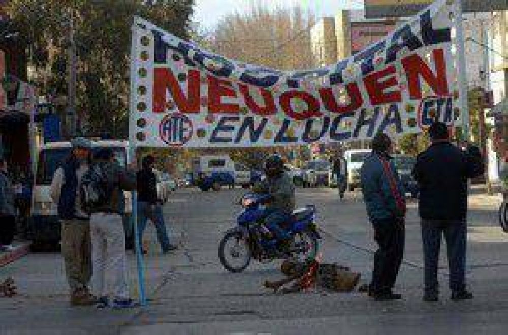 ATE Salud corta el ingreso al CAM