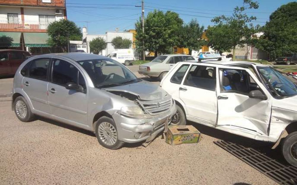 Violento choque en Balb�n y D�az V�lez