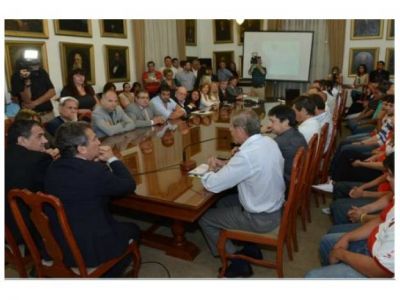 Impulsan plan integral para reactivar el Puerto de Paran�