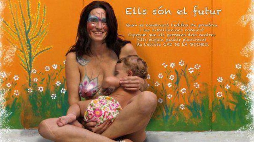 Posan desnudos para mejorar la educaci�n de sus hijos