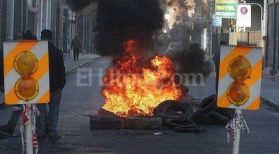 Prohiben la quema de cubiertas a cielo abierto