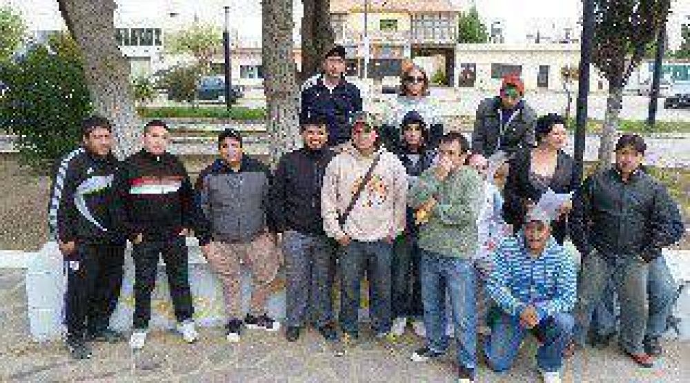 Petroleros desocupados conforman padr�n para �recuperar� su trabajo