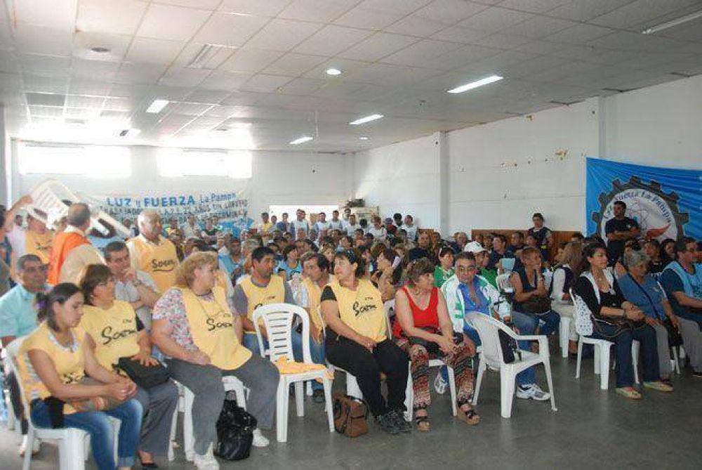 La Intersindical pidi� una reuni�n y le dio plazo de una semana al gobernador Jorge