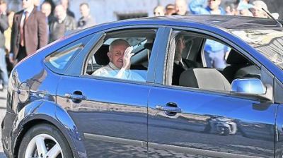 Informal y sin pompa, el Papa visit� al presidente de Italia