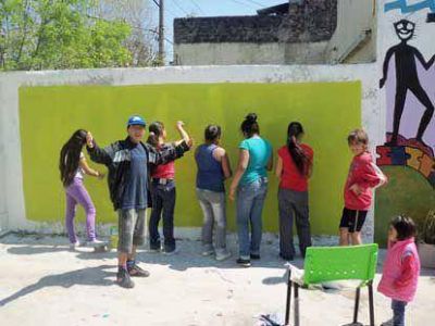 Los j�venes del Envi�n San Lorenzo embellecen la ciudad