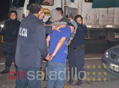 Dos j�venes fueron aprehendidos con droga