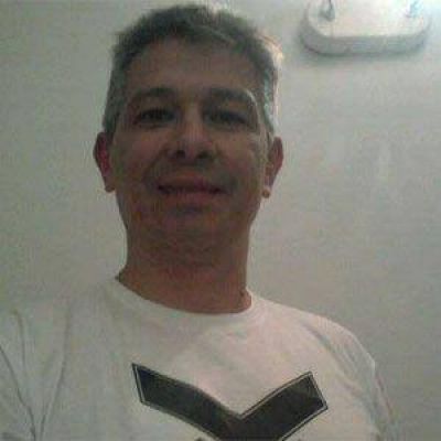 Le roban el celular, lo tiran del tren y muere