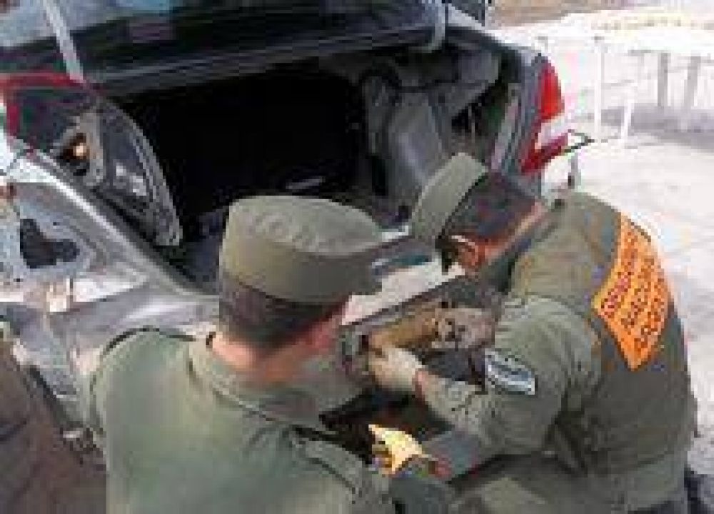 Secuestran 125 kilos de coca�na en Salta y contin�an los operativos en el norte