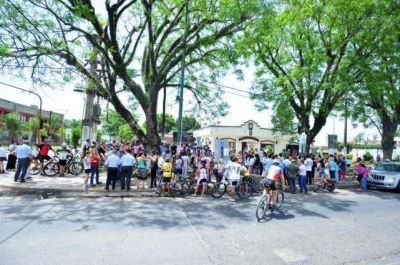 Ciclistas y vecinos marcharon para pedir m�s seguridad en la Ciudad Jard�n