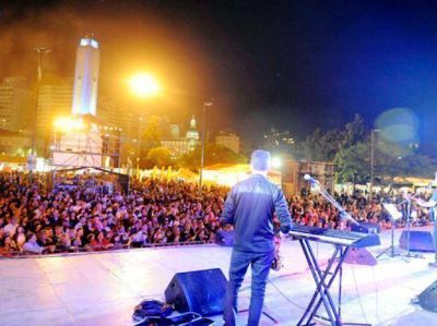 La Feria de Colectividades empez� con p�blico masivo y cuidada organizaci�n