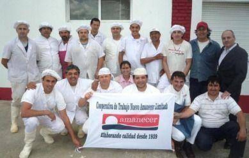 Nuevo Amanecer ya procesa 15.500 litros de leche y produce unos 2.500 kilos de queso por d�a