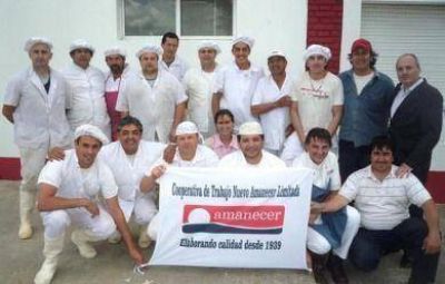 Nuevo Amanecer ya procesa 15.500 litros de leche y produce unos 2.500 kilos de queso por d�a