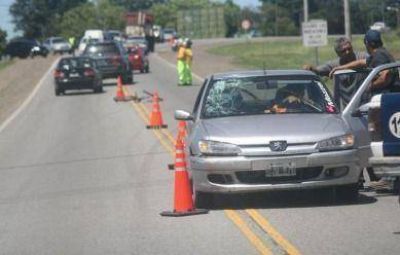 Un ciclista de 13 a�os la sac� barata al ser embestido por un auto en la Ruta 226