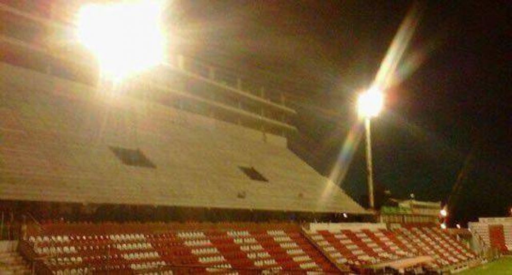 Uni�n prob� la iluminaci�n del estadio