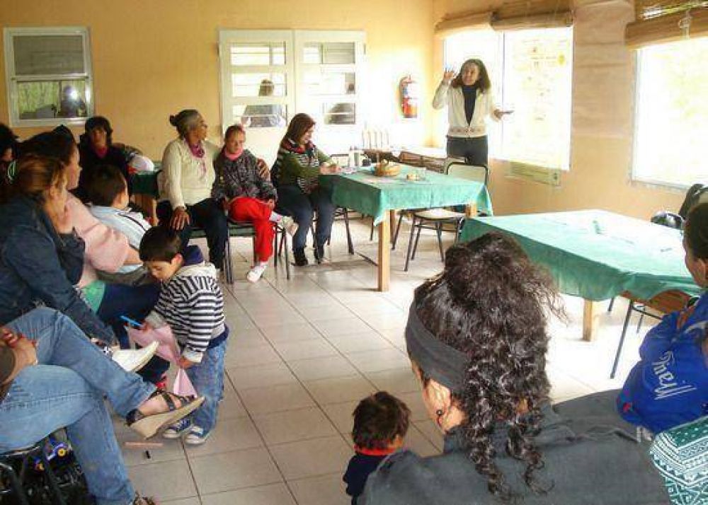 Charla sobre �El rol de las mujeres y los varones desde la perspectiva de g�nero� en el Sector Islas  