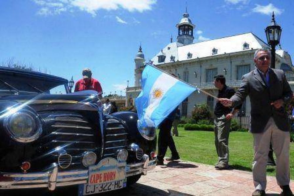 Larg� desde Tigre el Rally de autos vintage �Cape Horn� 