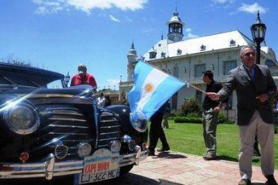 Larg� desde Tigre el Rally de autos vintage �Cape Horn� 