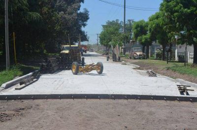 Gorosito: "Continuamos con las obras de pavimento en la ciudad cabecera y tambi�n en la localidad de Del Carril"