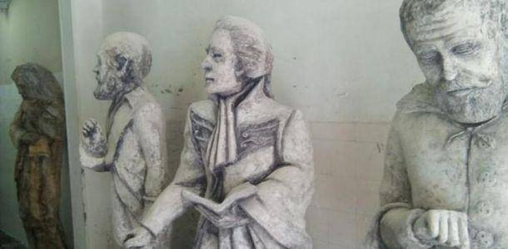 Despu�s de 130 a�os, instalan esculturas