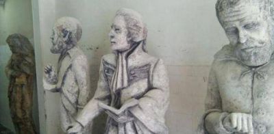 Despu�s de 130 a�os, instalan esculturas