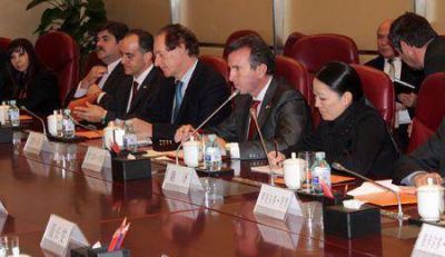 El Banco ICBC de China acord� con Mendoza la promoci�n de vinos