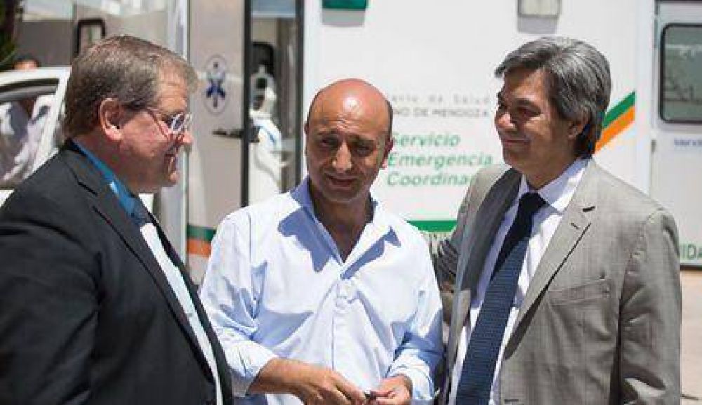 Malarg�e cuenta con una nueva ambulancia 4x4