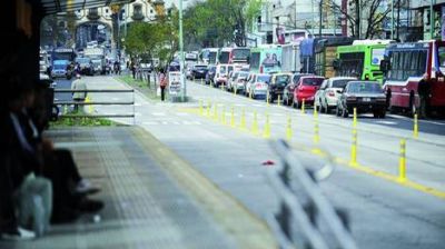 Solo 4 l�neas de colectivos usan carriles del Metrobus en S�enz
