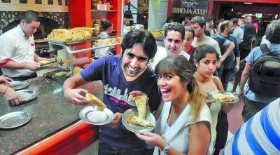 Loca carrera para hallar la mejor pizza de la avenida Corrientes