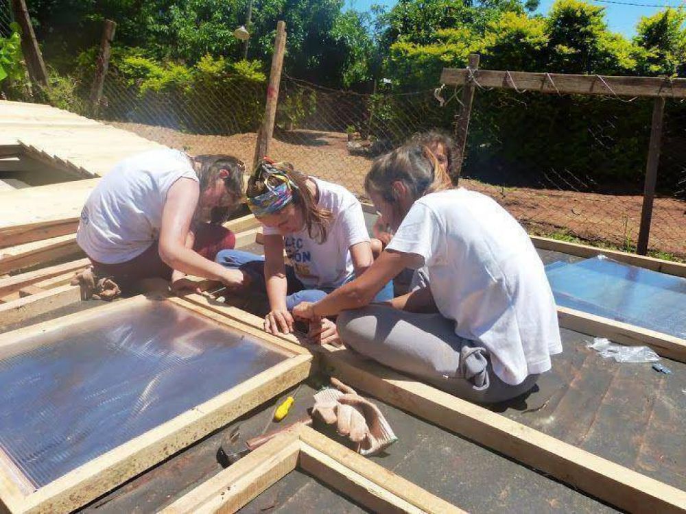 Techo: manos solidarias construyeron casas en barrio Manantiales de Posadas 