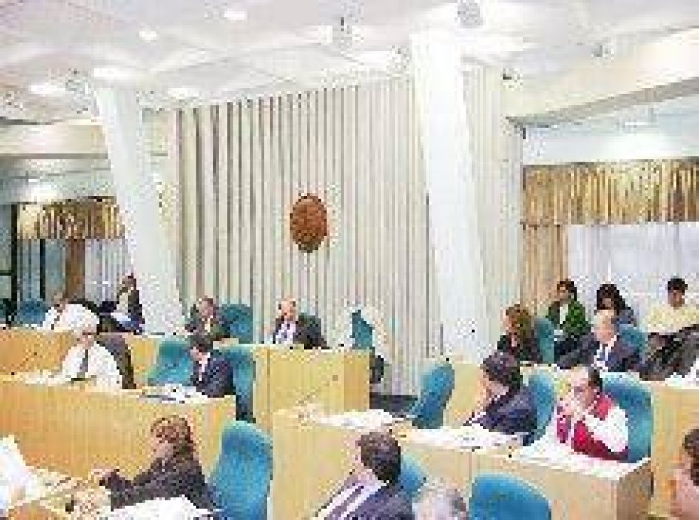 Contreras propone sesionar en las ciudades del interior 