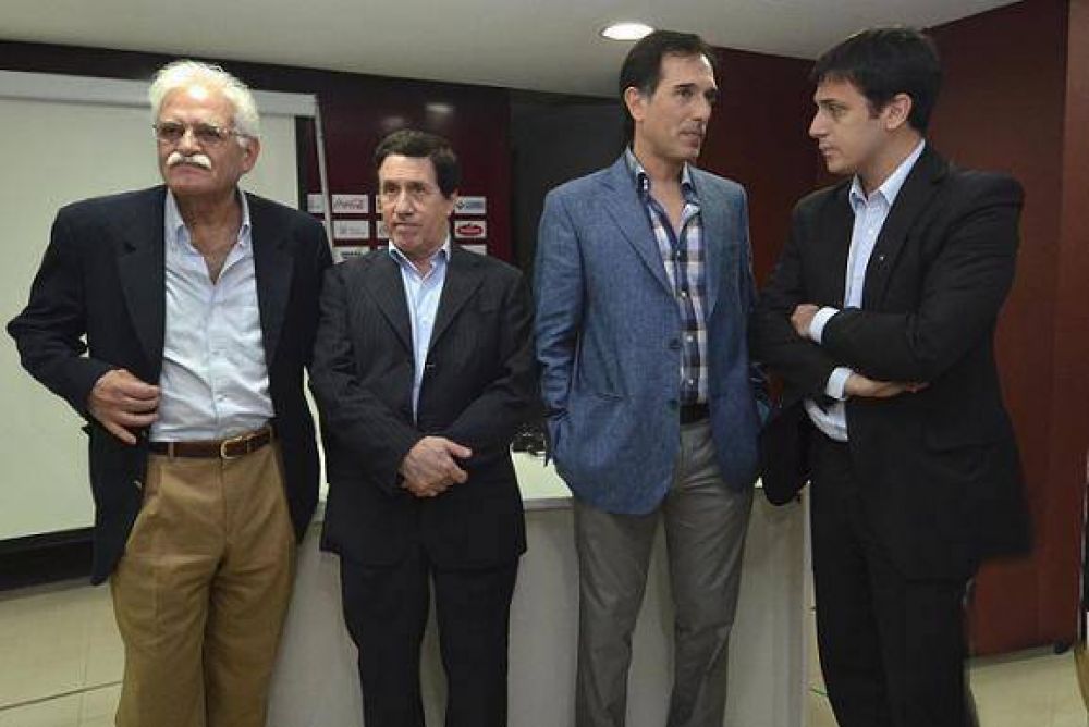 EL INTENDENTE DAR�O D�AZ P�REZ ASISTI� A LA PRESENTACI�N DE LA FUNDACI�N CLUB ATL�TICO LAN�S