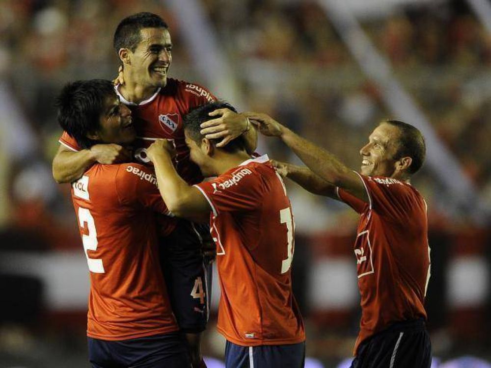 El Rojo recibe a Douglas Haig para seguir de racha