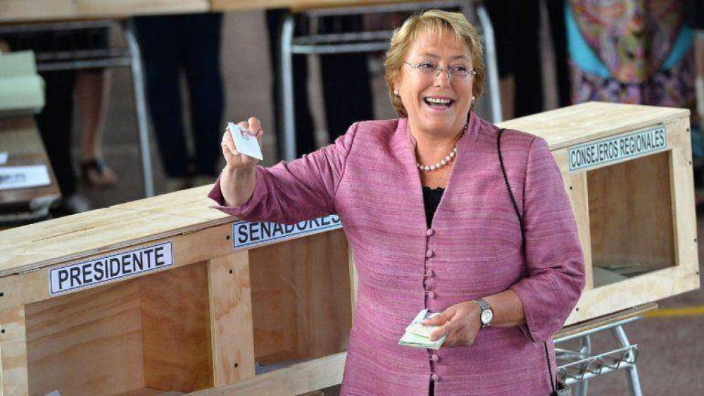Bachelet logr� una amplia victoria pero ir� al ballottage