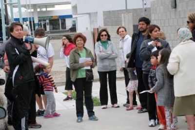 Se realiz� �caminata por la historia� de Km. 3 y de la ciudad petrolera