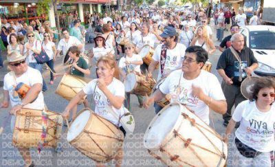 La �Marcha de los bombos� le puso ritmo a la tarde juninense