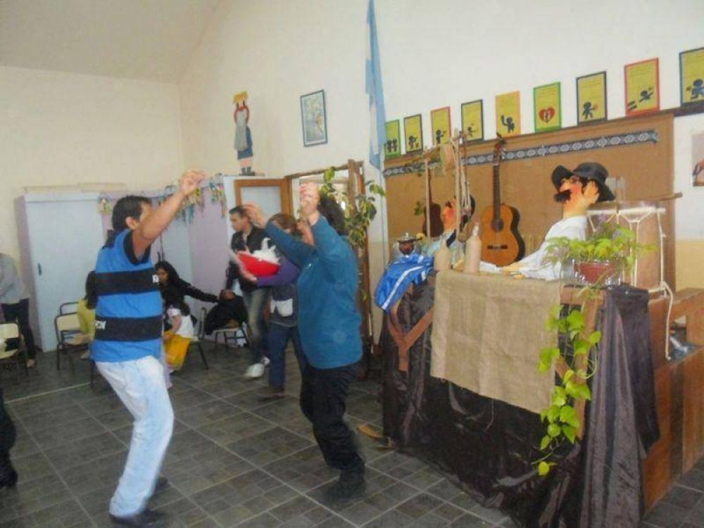 Emotivo festejo del D�a de la Tradici�n en el Jard�n 56
