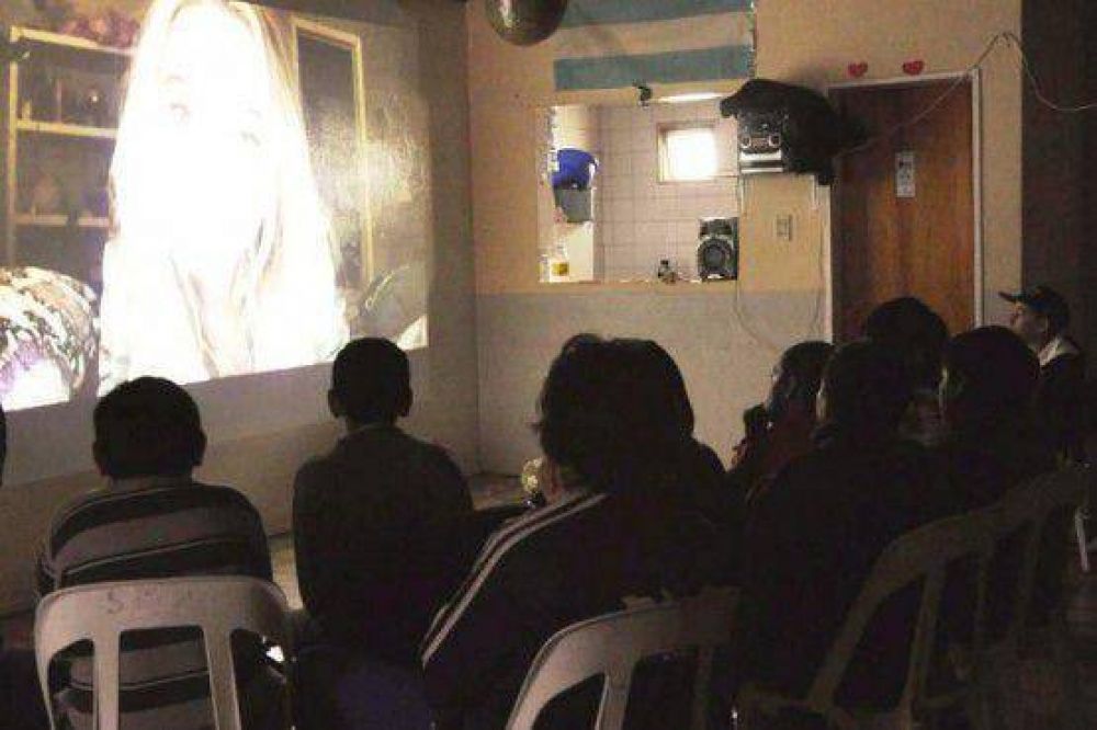 El Cine M�vil municipal en el Cenin 4