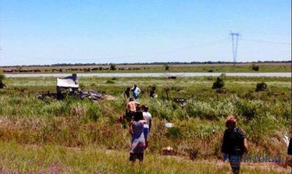 Itat�: cuatro muertos en un brutal despiste y vuelco de una camioneta sobre Ruta 12