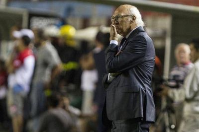 Carlos Bianchi: "Quedan nueve puntos y matem�ticamente tenemos chances"