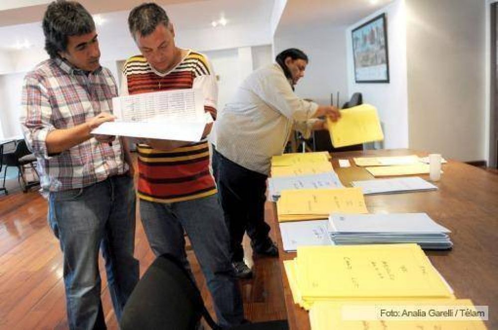 Exhiben las listas que compiten por la conducci�n del PJ bonaerense