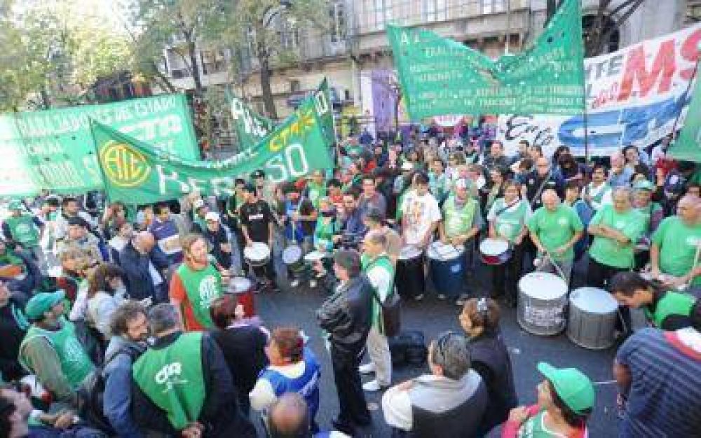Ate marcha a la casa de Scioli en Villa La �ata