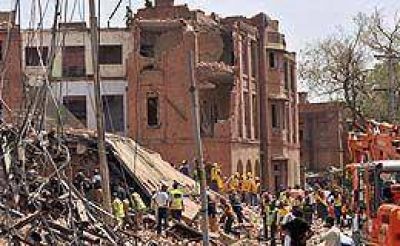 Pakist�n: al menos 24 muertos y m�s de 300 heridos por atentado con coche bomba 