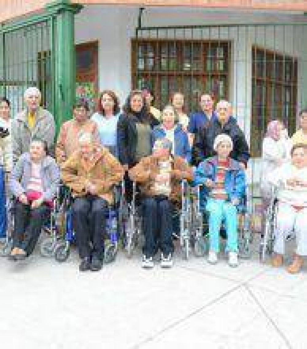 Adulto mayor: Sensibilizaci�n sobre derechos e imagen positiva